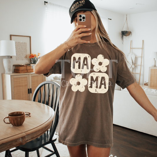 Retro Mama - Comfort Color Graphic Tee
